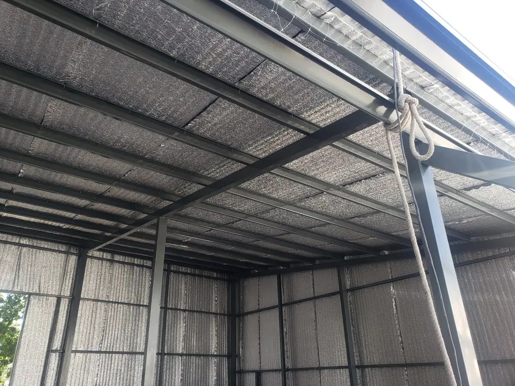Estructura metálica de cerramiento con aislación